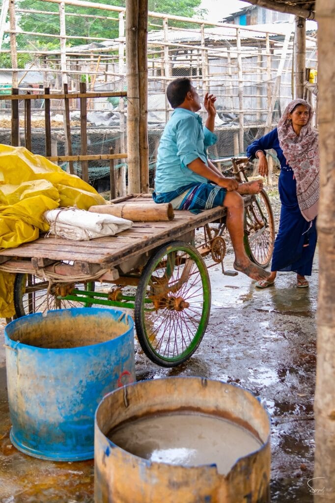 Photograph of Shutki Palli worker family